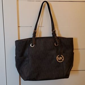 Michael Kors jet set black tote with zipper middle